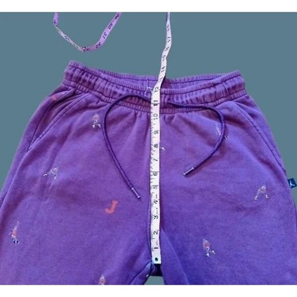 Jordan Essentials Holiday Allover Print Fleece Sweatpants Sz 30"W & 26" Inseam - Picture 7 of 12